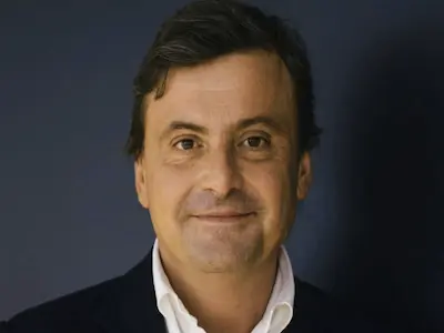 Carlo Calenda raccomanda Ruxavild